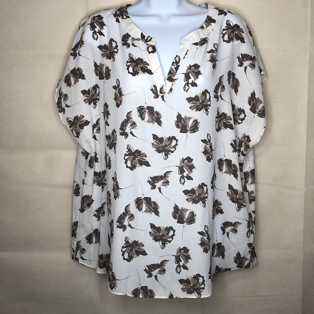 Women’s Simply Styled Sleeveless Shirt Blouse